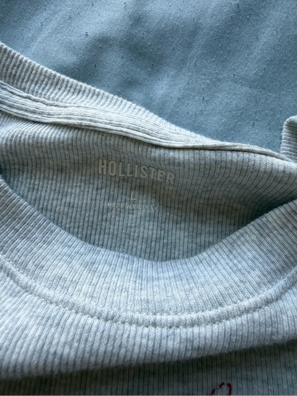 Hollister Light Gray Short Sleeve Tee with Red 'Ma Chérie' Bunny Motif - Picture 4 of 4